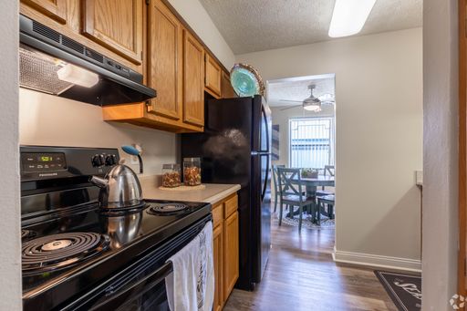 Spacious 2-bedroom 1-bath Apartment w/ Washer & Dryer Included!