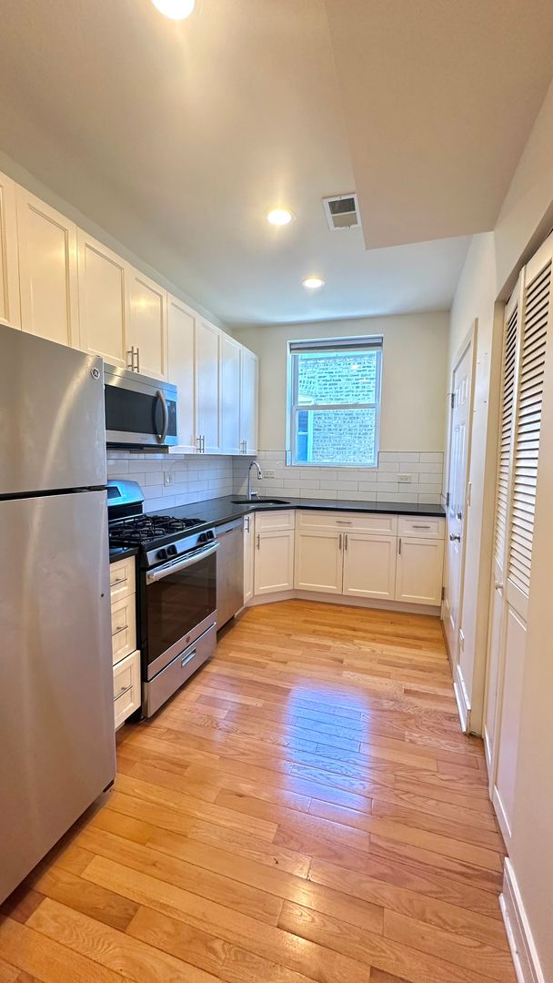 Chicago Apartment: 6981 N. Sheridan Road