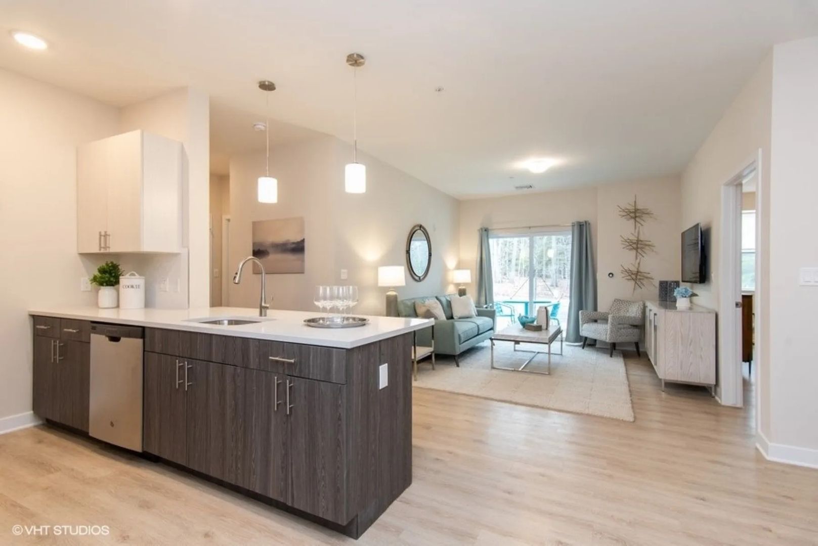 Windsor Apartment: 100 Lexington St.