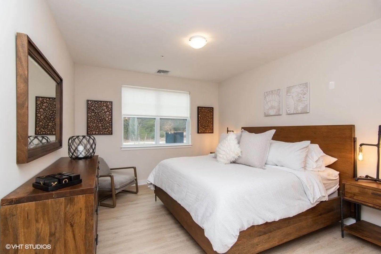 Windsor Apartment: 100 Lexington St.