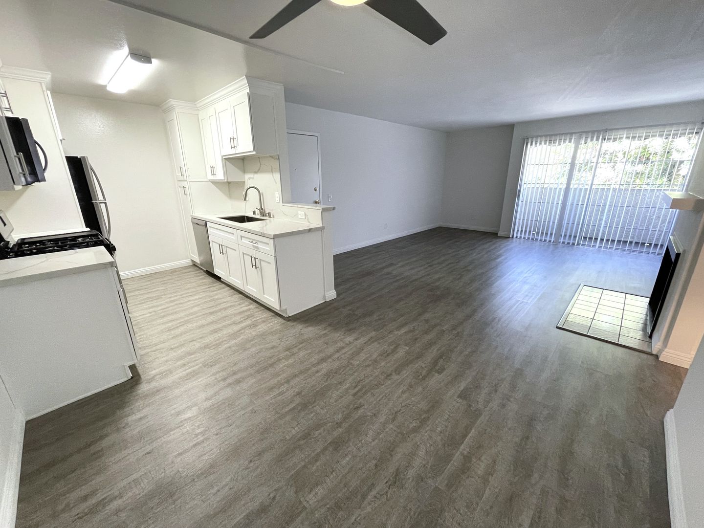 Los Angeles Apartment: 3445 Mentone Avenue