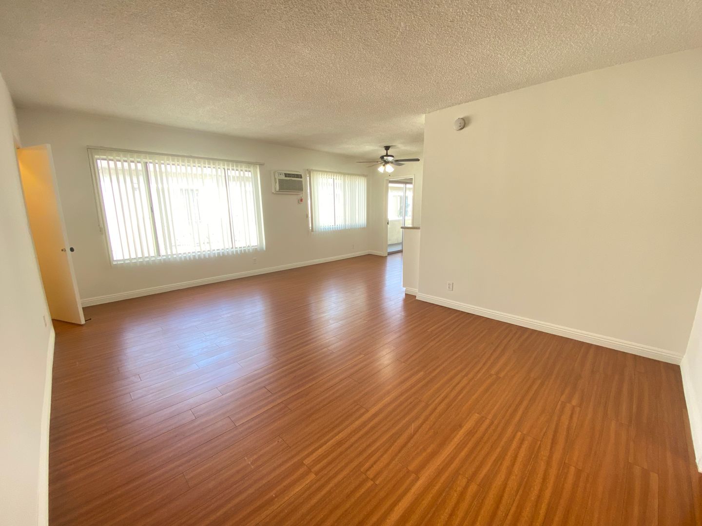 Los Angeles Apartment: 3755 Mentone Avenue