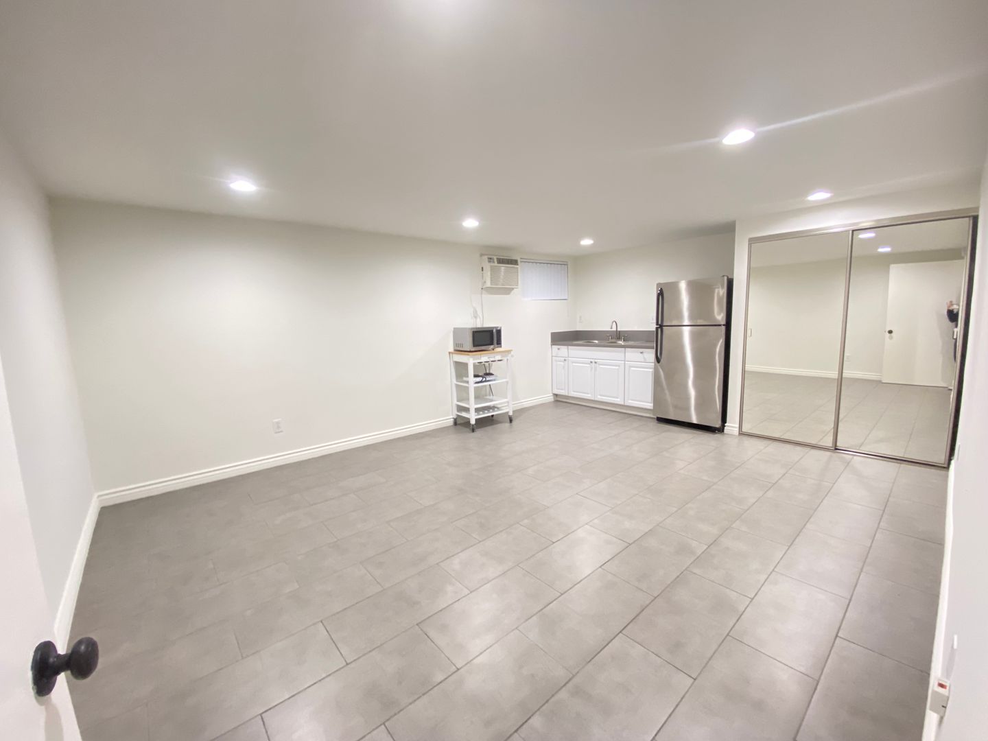 Los Angeles Apartment: 10908 Rose Avenue
