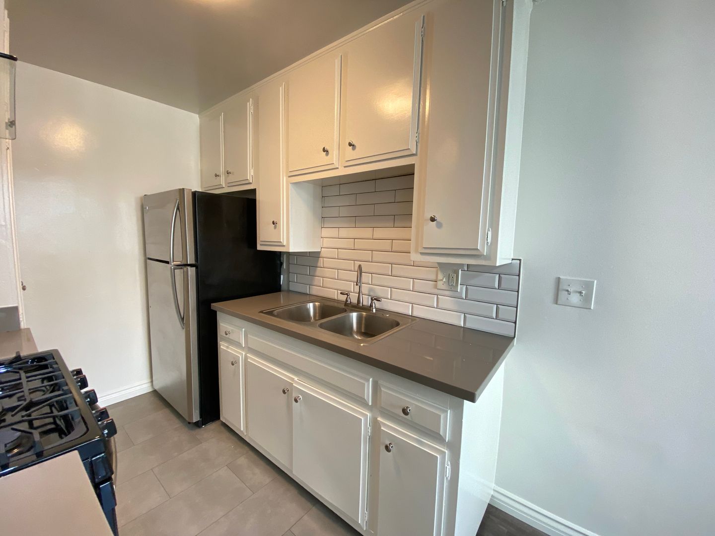 Los Angeles Apartment: 3723 Mentone Avenue