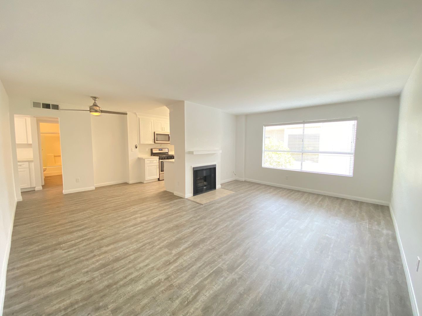 Los Angeles Apartment: 3445 Mentone Avenue