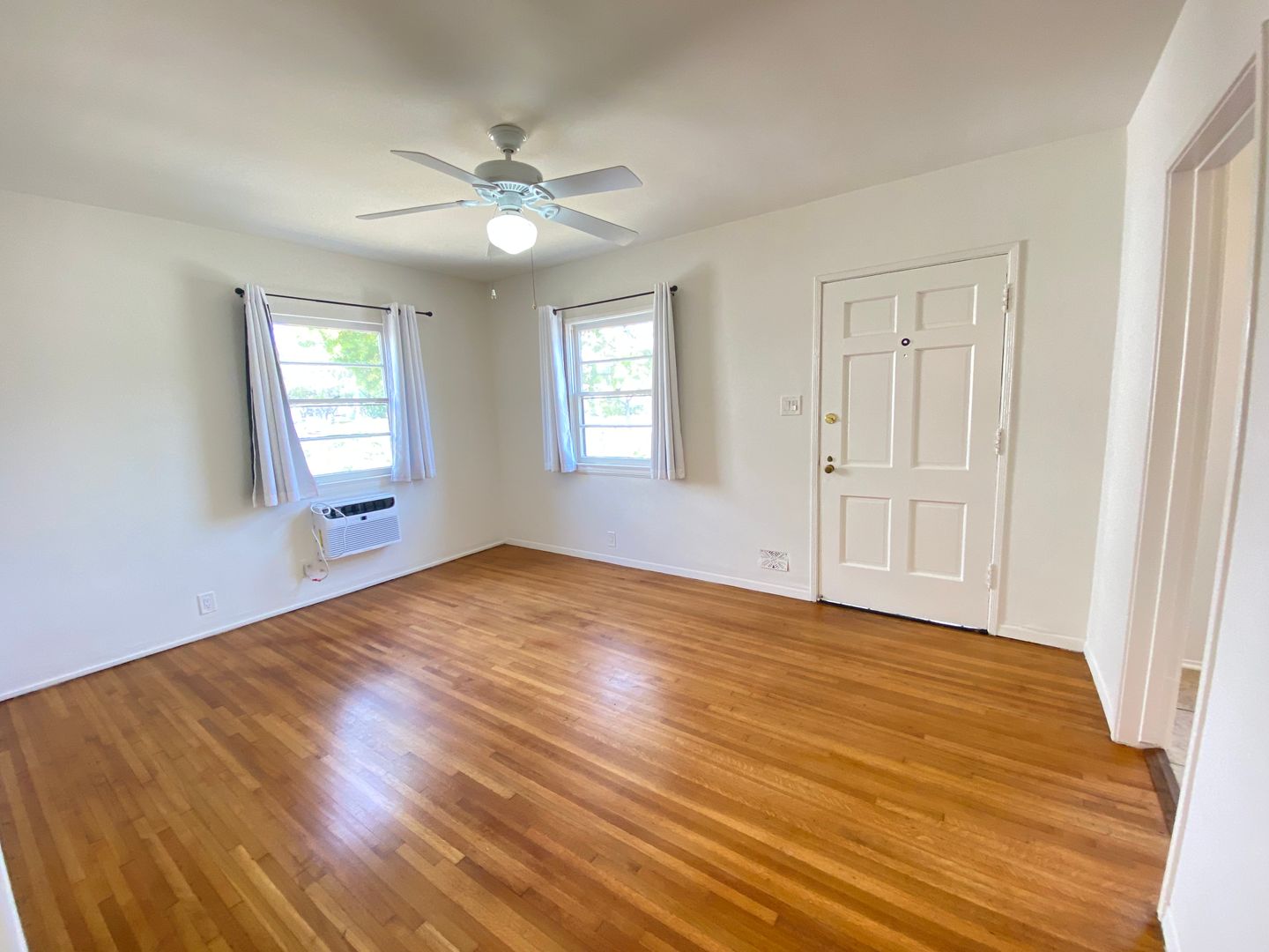 Culver City Apartment: 4025-4029 Duquesne Avenue