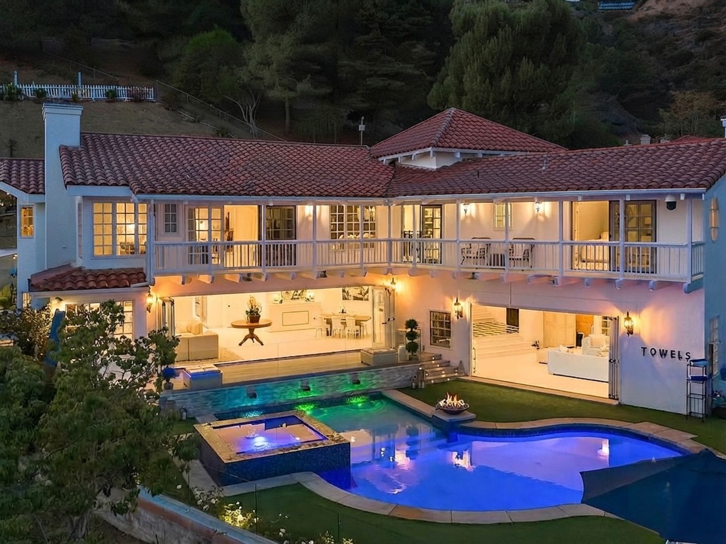 PACIFIC PALISADES House: 1423 Floresta Place