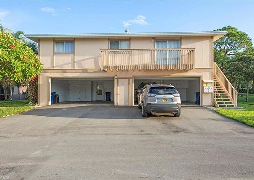 2 Bedroom Condo with One Car Garage – photo 1