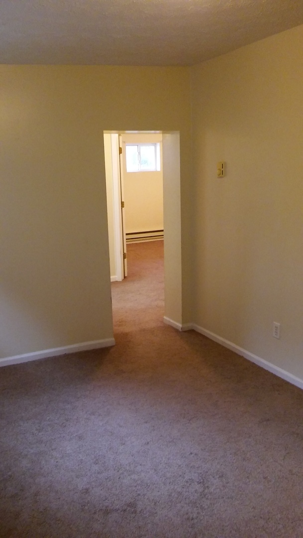 Moon Twp Apartment: 393 Moon Clinton Road