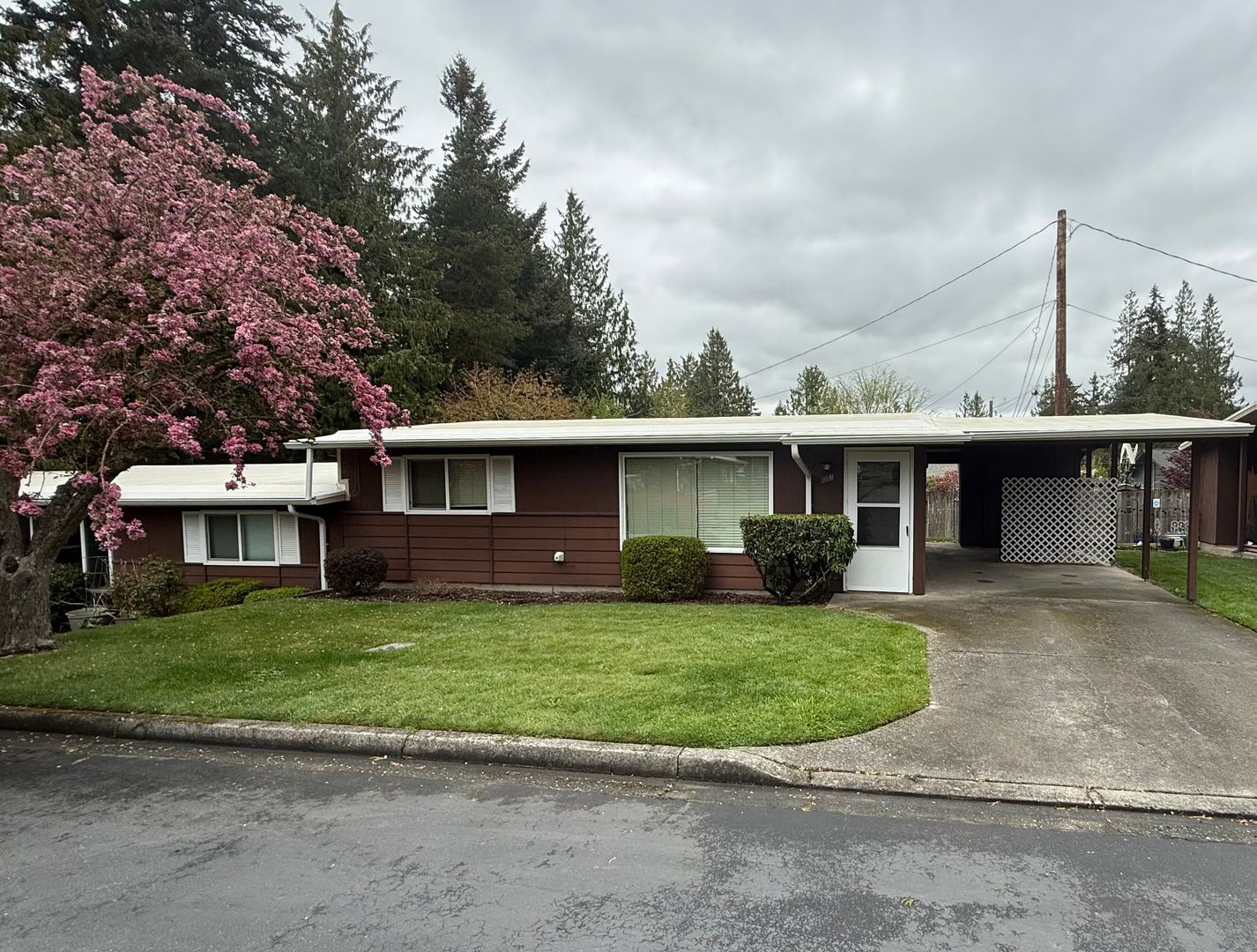 Mount Vernon Apartment: 1307-1321 Fir Lane