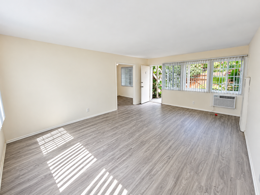 Bright, Inviting Apartment in a Convenient Location – photo 1