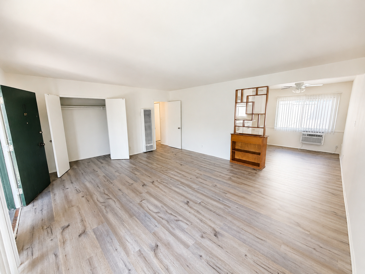 North Hollywood Apartment: 10250 Camarillo St