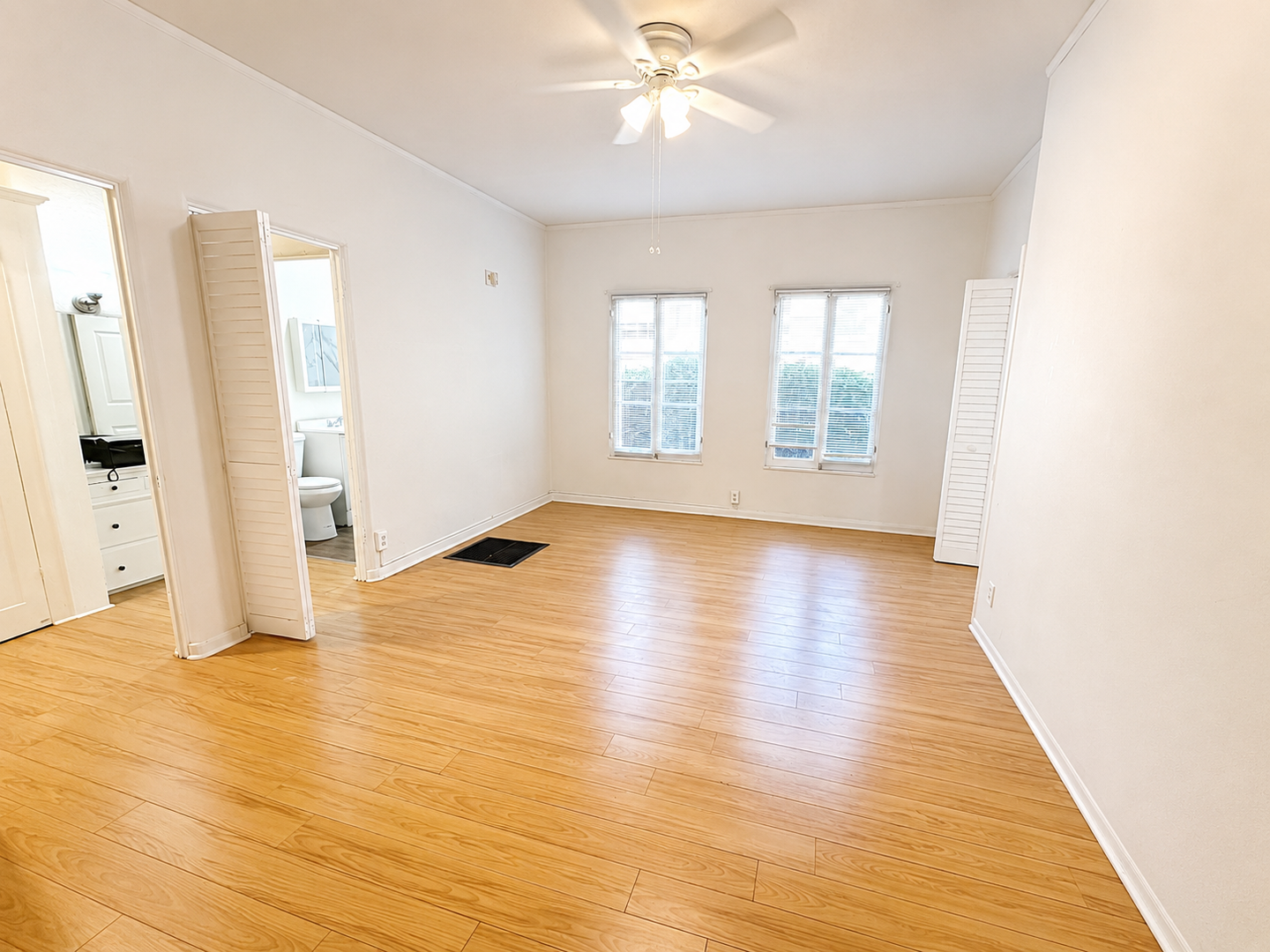 Glendale Apartment: 213 S Jackson