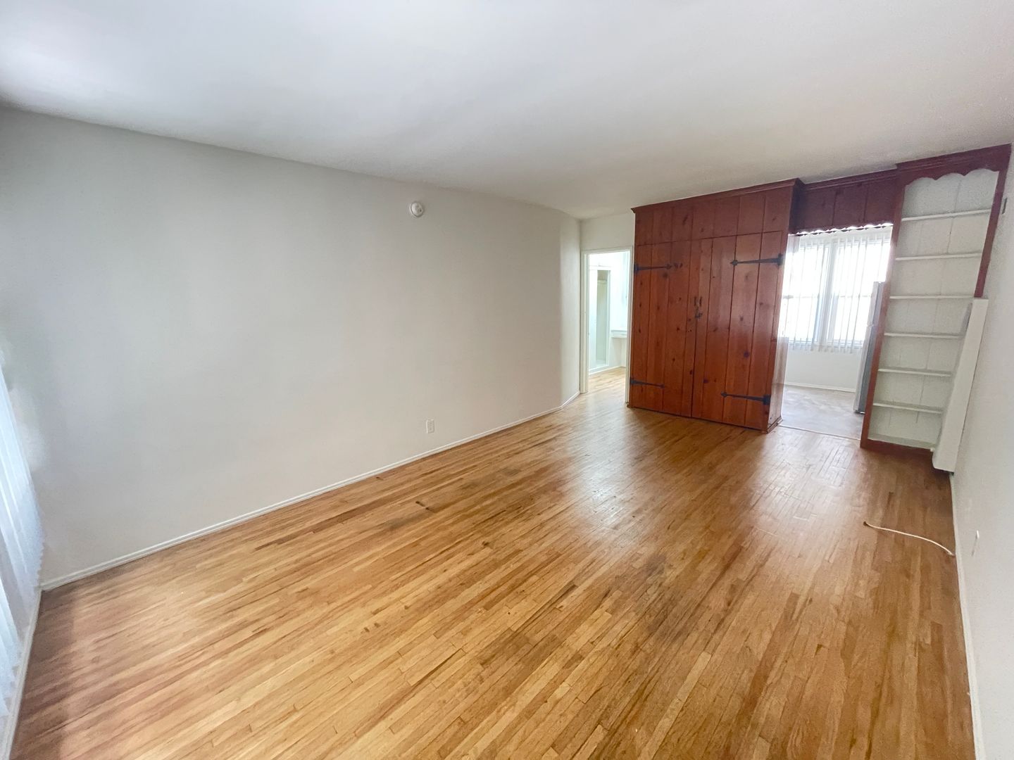Sherman Oaks Apartment: 15011 Dickens
