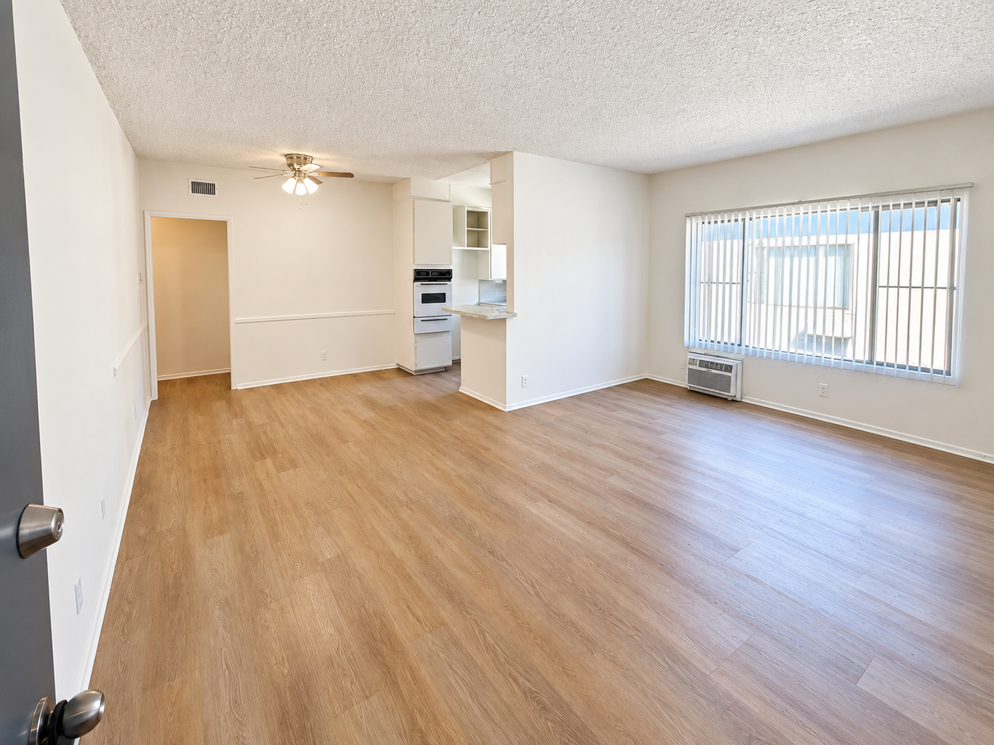 Sherman Oaks Apartment: 14341 Chandler Blvd