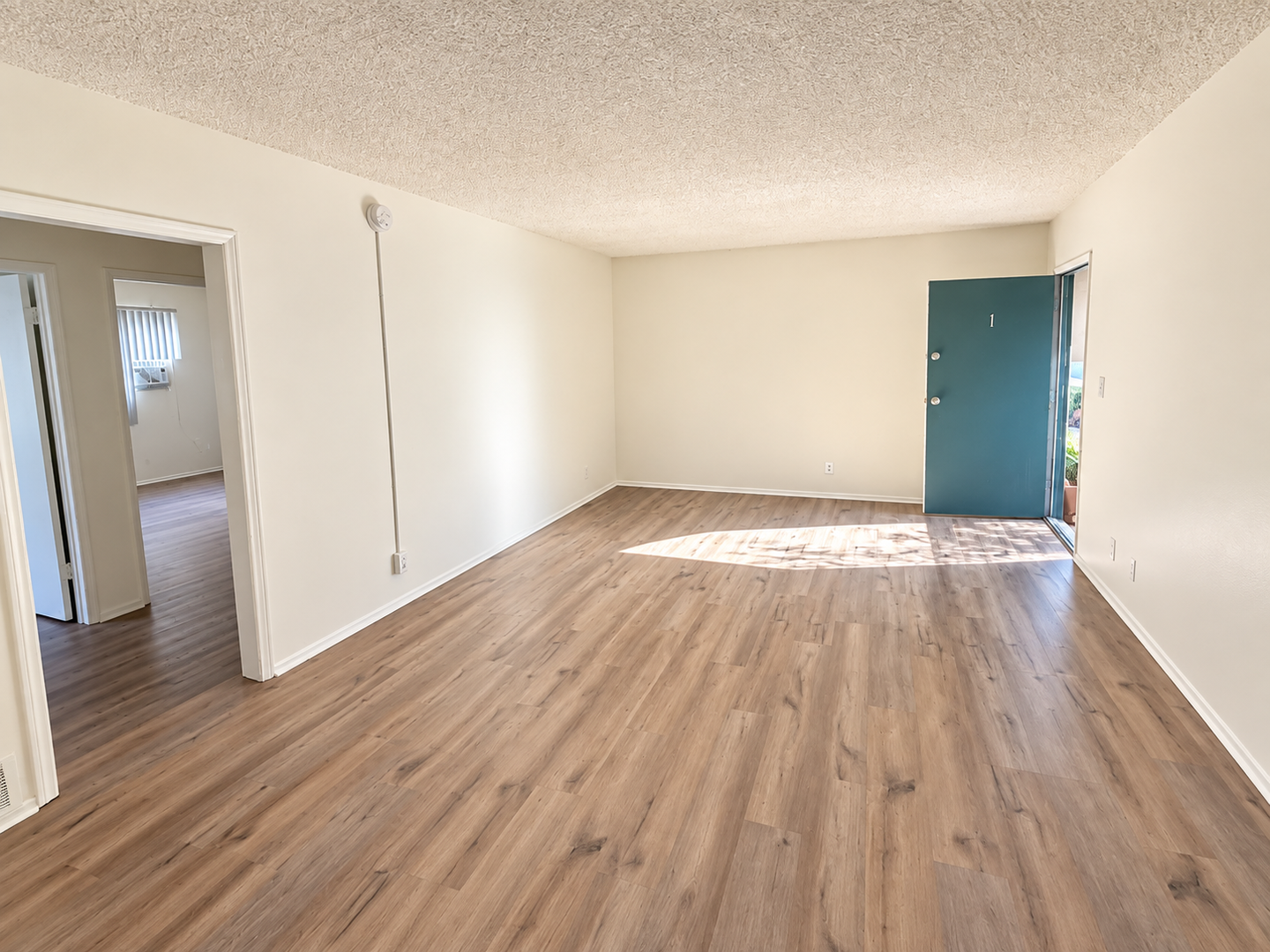 Studio City Apartment: 11030 Aqua Vista St