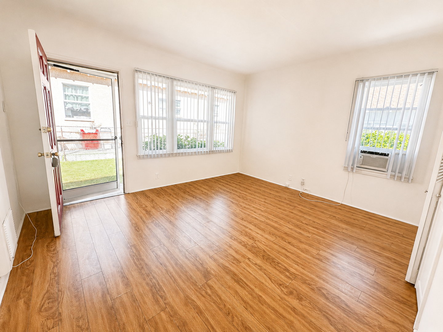 Burbank Apartment: 430 E Angeleno Ave