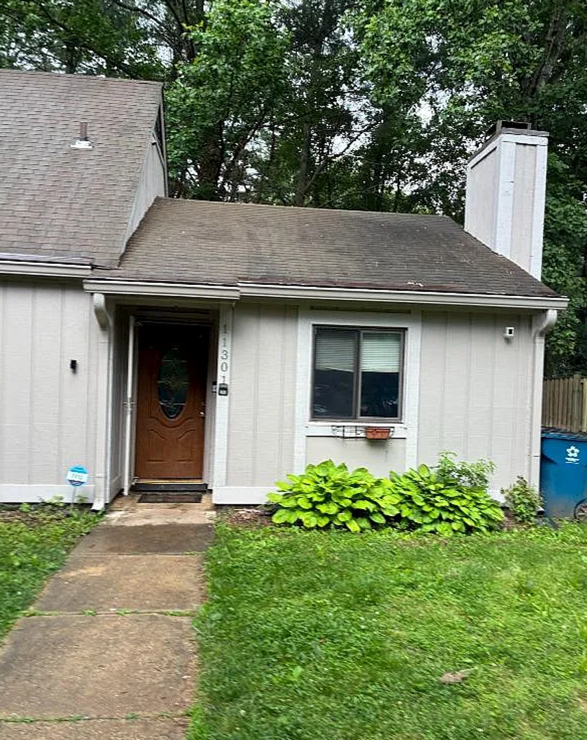 Reston House: 11301 Gatesborough Ln