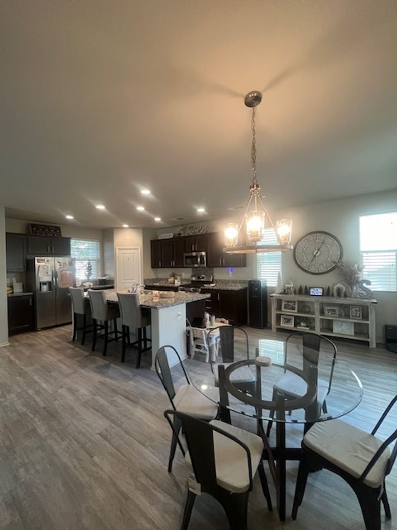 Murrieta House: 40078 Calle Real