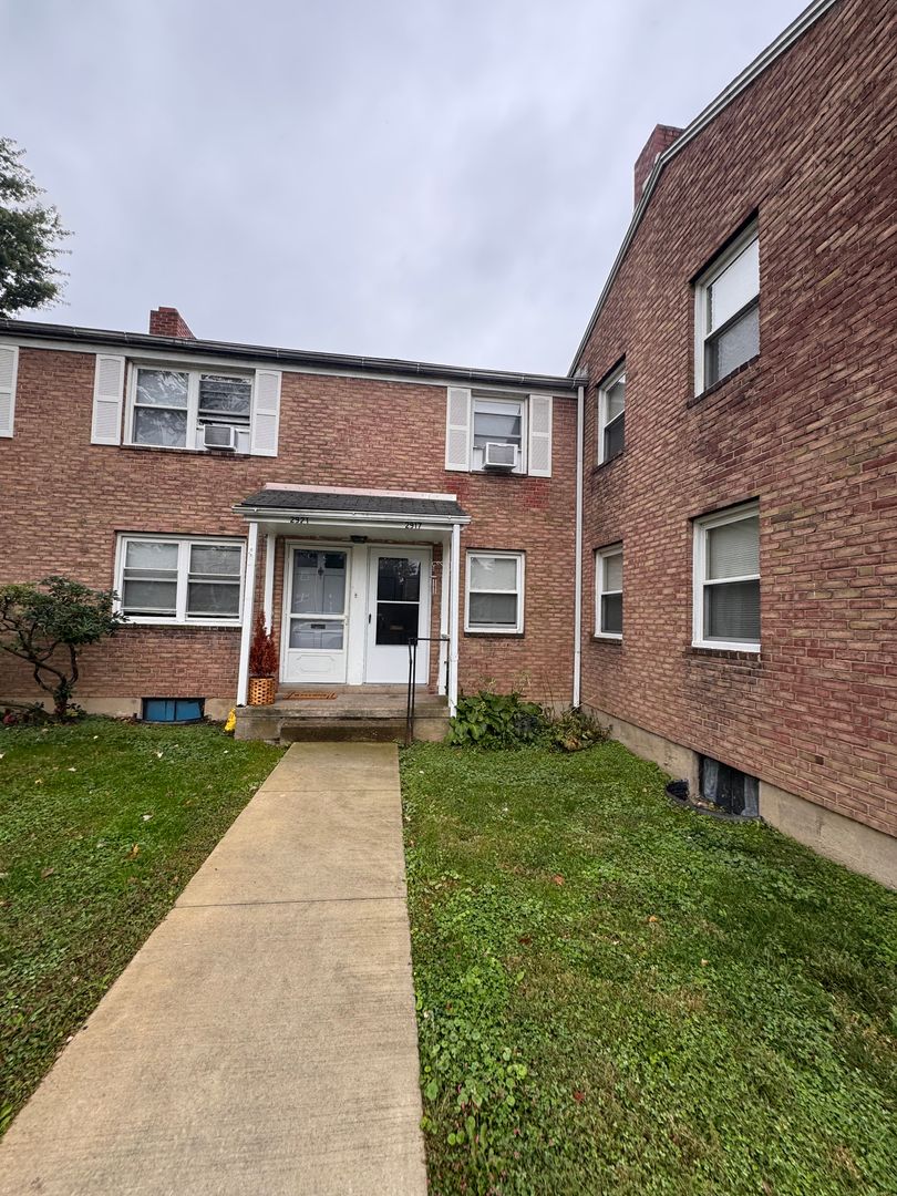 Harrisburg Townhome: 2751 Wilson Pkwy