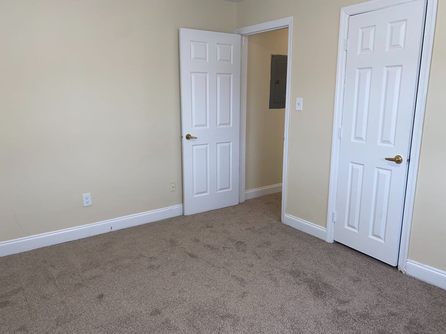 Harrisburg Apartment: 2600 Green St