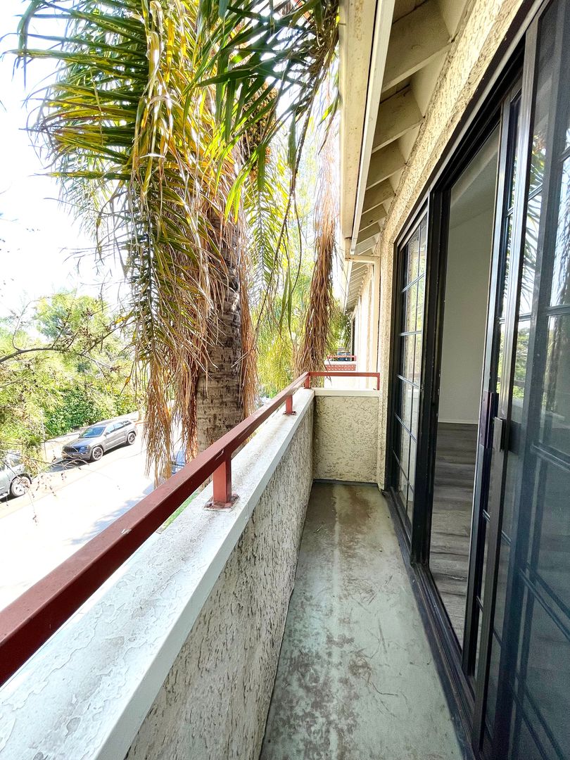 Los Angeles Apartment: 10737 La Grange Avenue