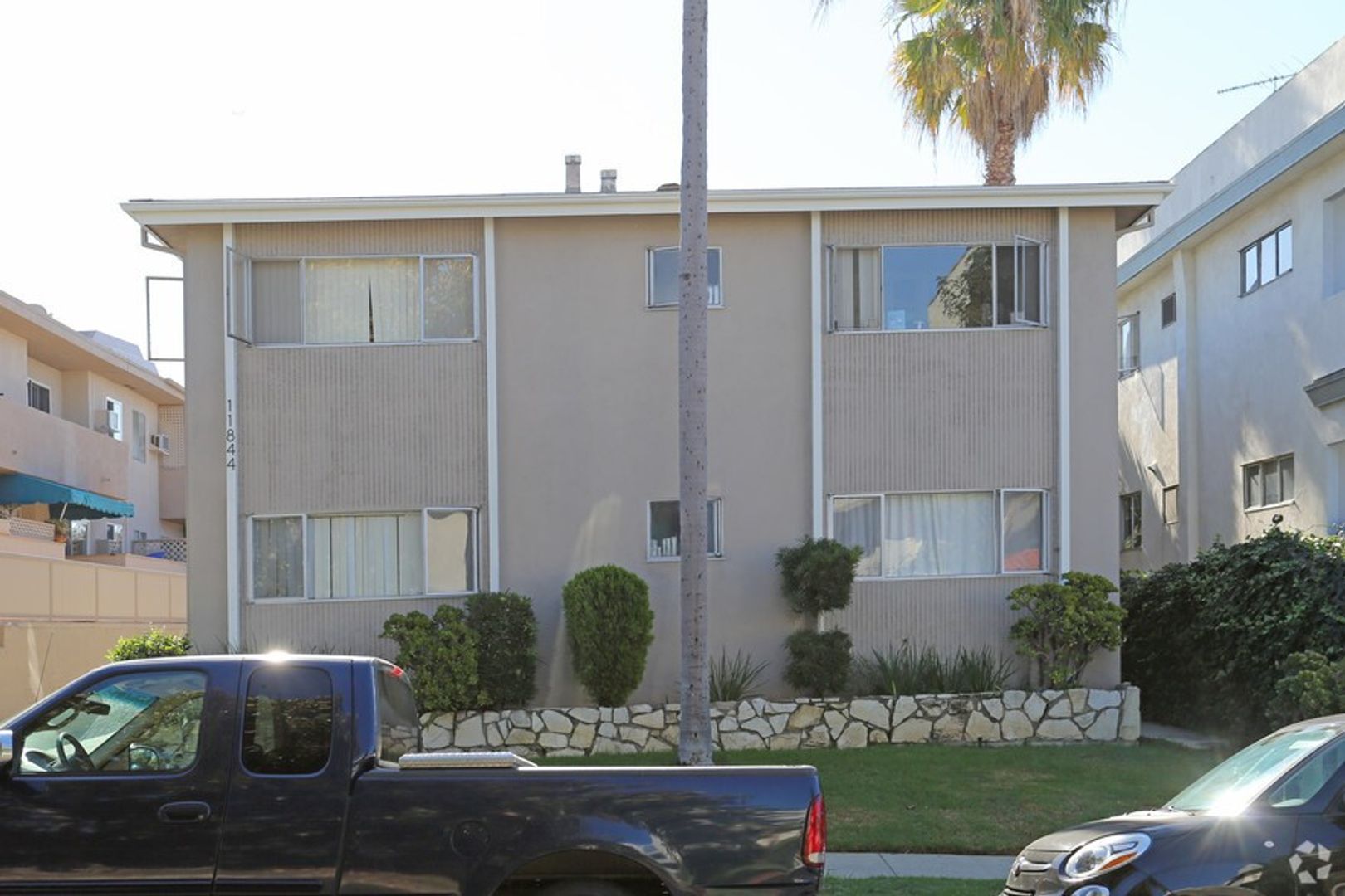 Los Angeles Apartment: 11844 Mayfield Avenue