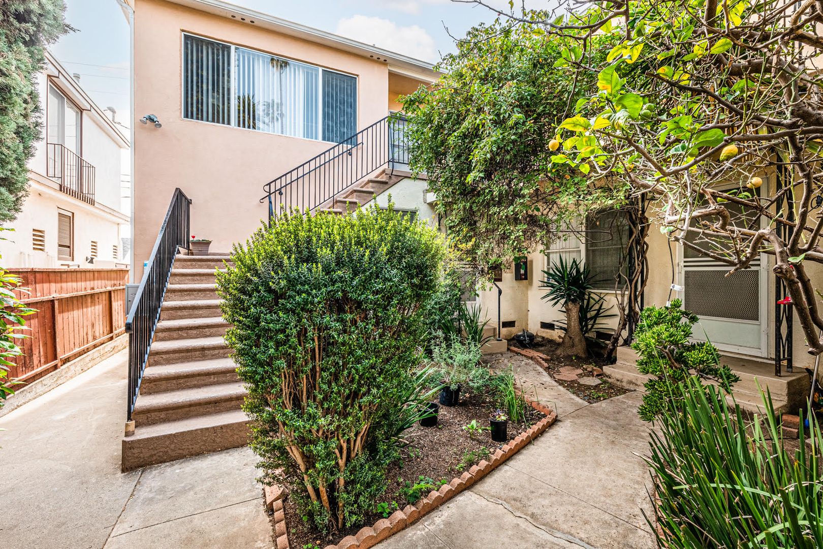 Santa Monica Apartment: 954 21st Street