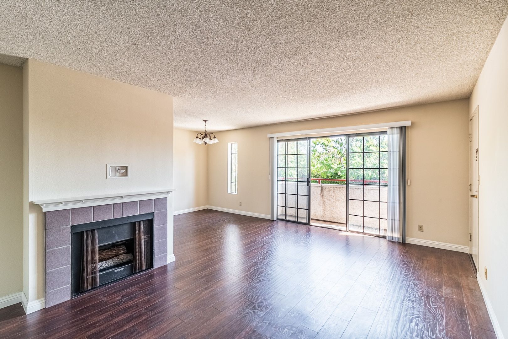 Los Angeles Apartment: 10737 La Grange Avenue