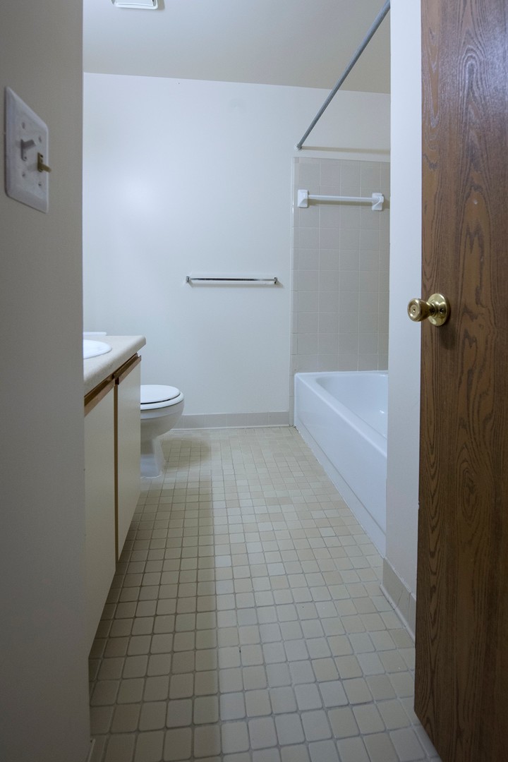 Westland Apartment: 7280 Wilderness Park Dr.