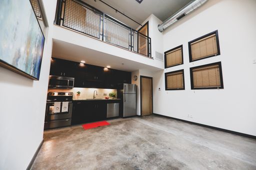 ONE MONTH FREE! Loft Style, 2 Bed; 2 Bath, Open Floor-plan w/Skylights! – photo 1