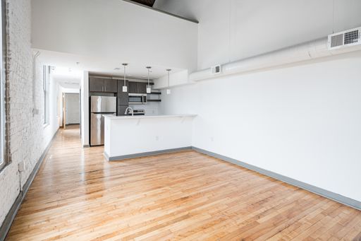 Loft Style with Bay Window and Laundry Room – photo 1