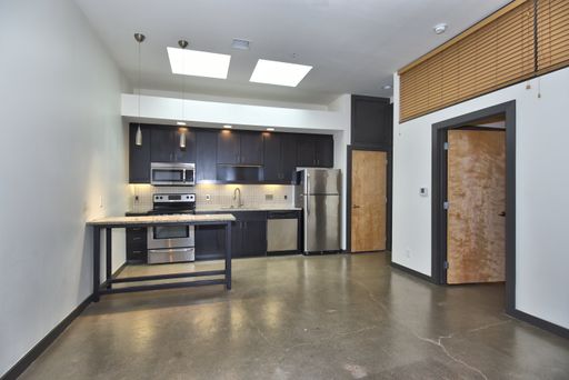 Skylights, 1st Floor (no upstairs neighbors), Near Parking – photo 1
