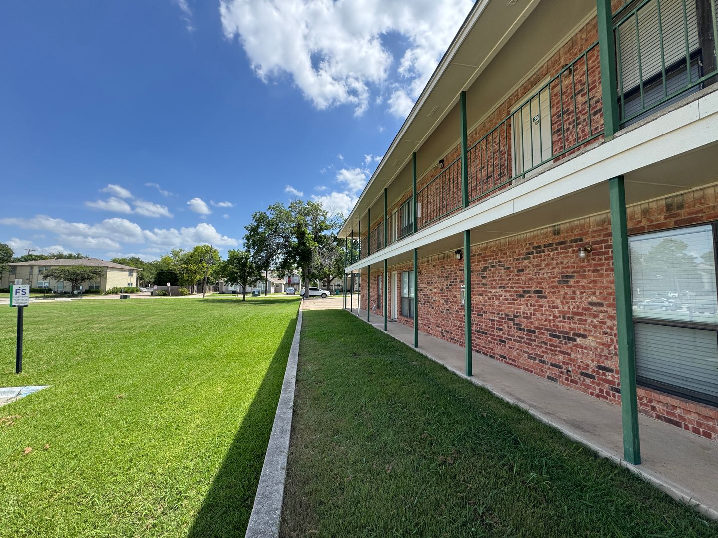 Denton Apartment: 918 W Chestnut