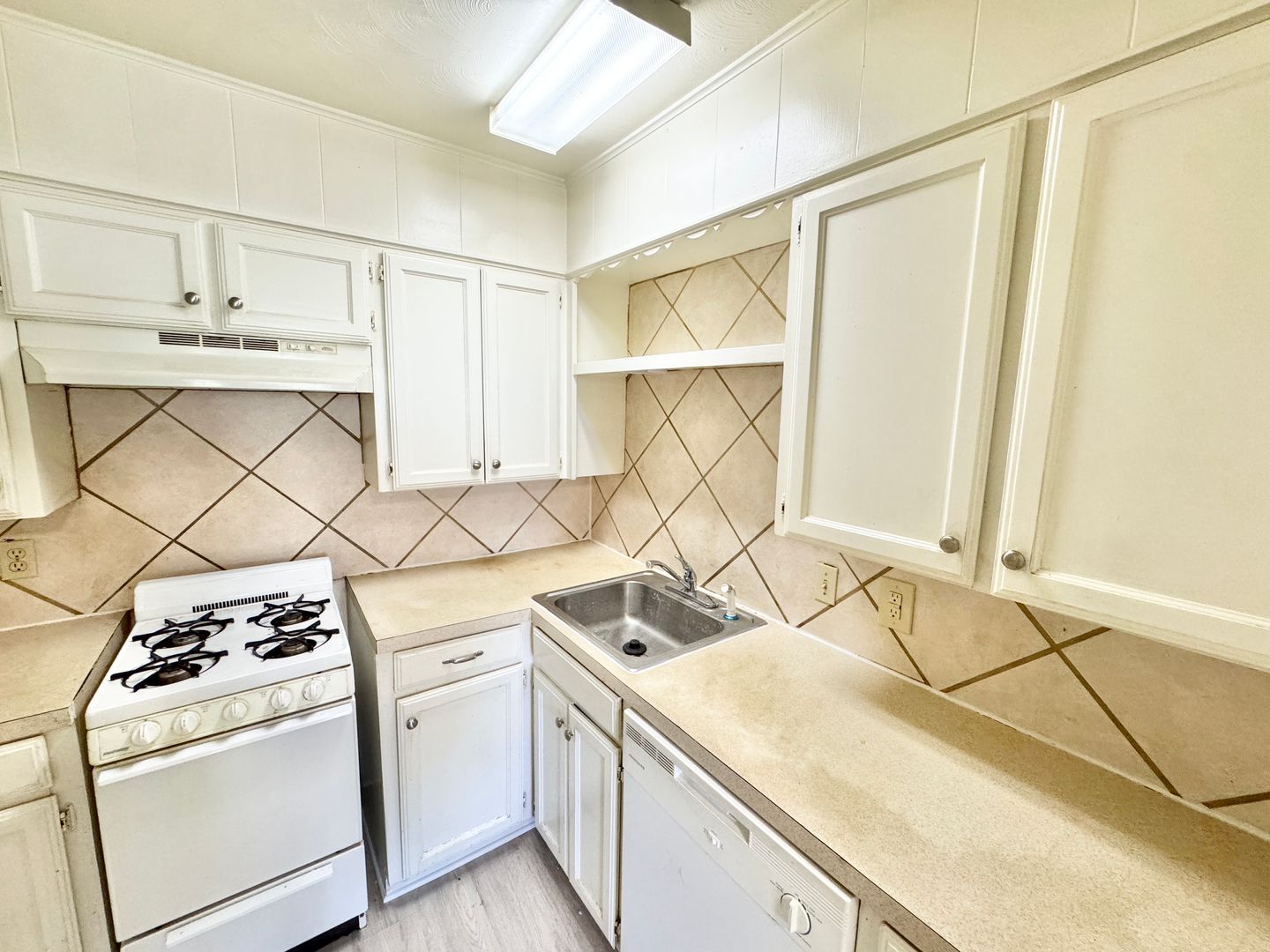 Denton Apartment: 419 W Sycamore Street