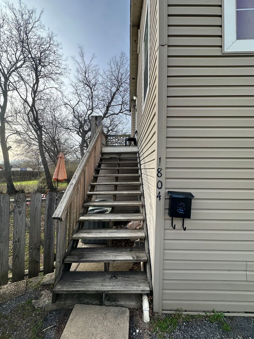 Denton Apartment: 1804- 1808 Bolivar