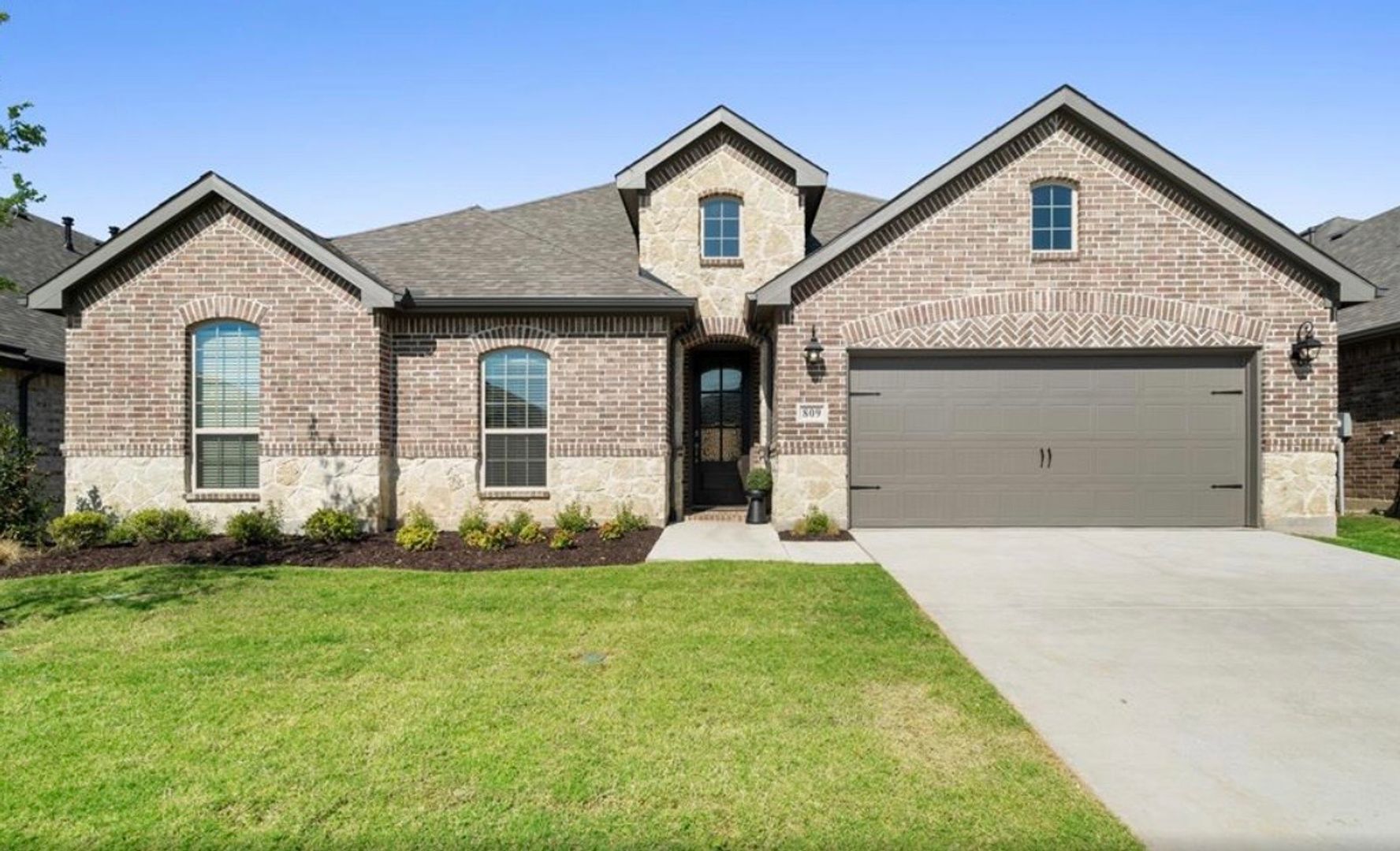 Northlake House: 809 Uplands Dr