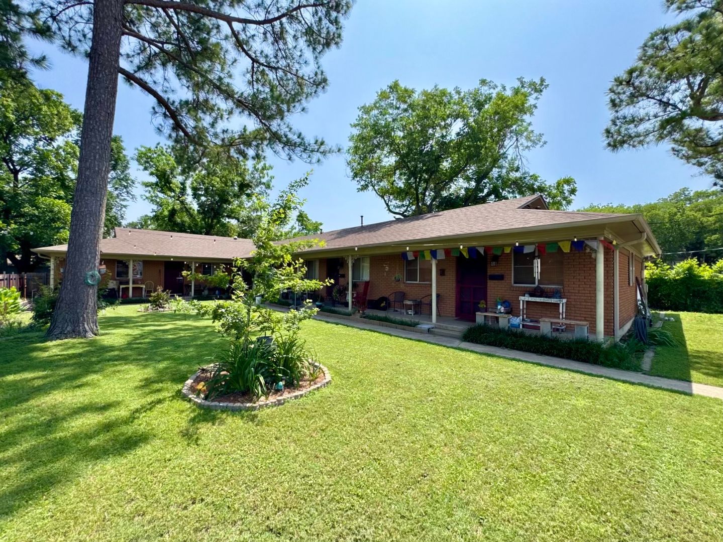 Denton Apartment: 419 W Sycamore Street