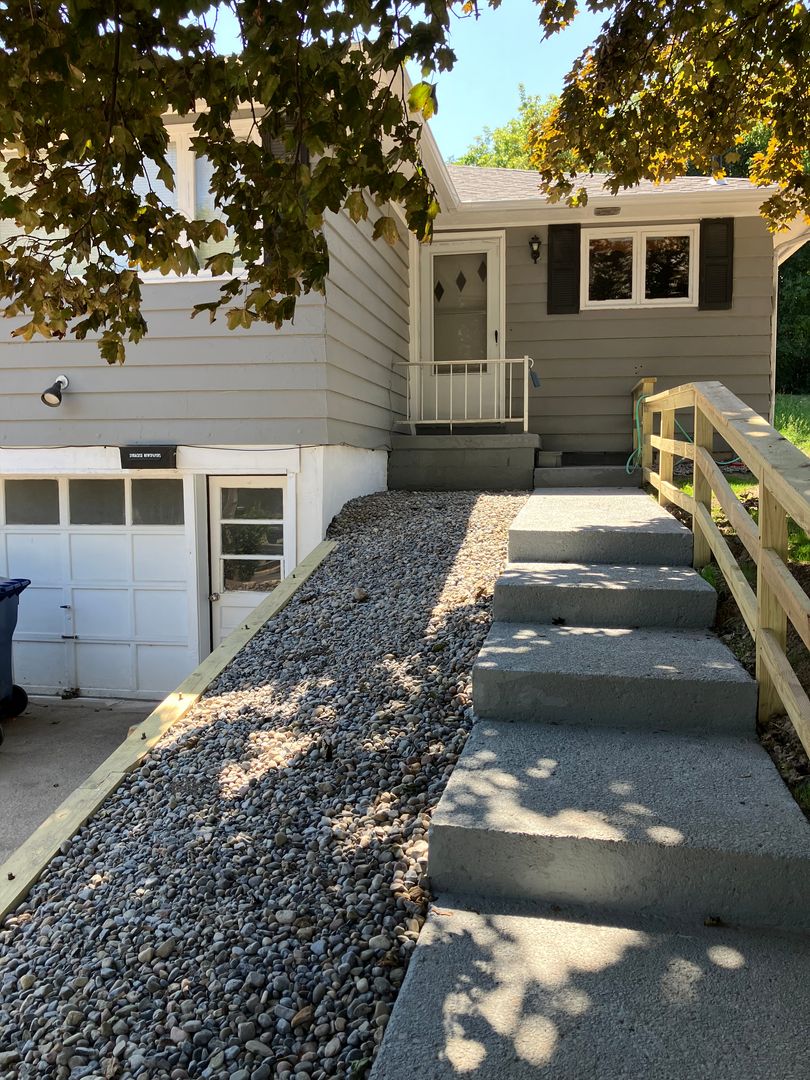 Syracuse House: 808 Northway St