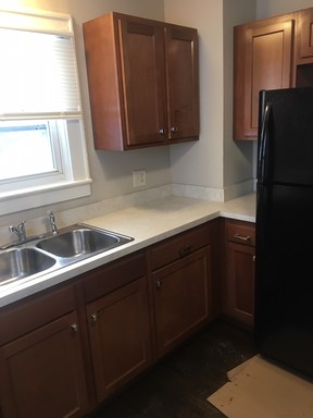 Spacious 3 Bed 1 Bath with Large Garage – photo 1
