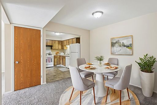 SPACIOUS 2 BED 1.5 BATH FLAT LOCATED ON THE 1ST FLOOR- AVAILABLE NOW! – photo 1