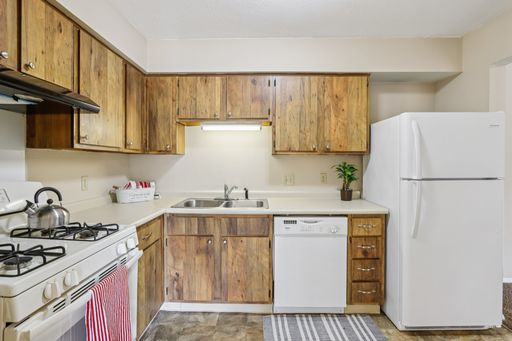 Charming 2-Bedroom, 1.5-Bath Apartment – Your Cozy Home Awaits! – photo 1