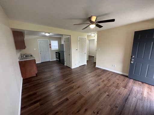 NEWLY RENOVATED! OPEN FLOOR PLAN! 2 BEDROOM APARTMENT!! – photo 1