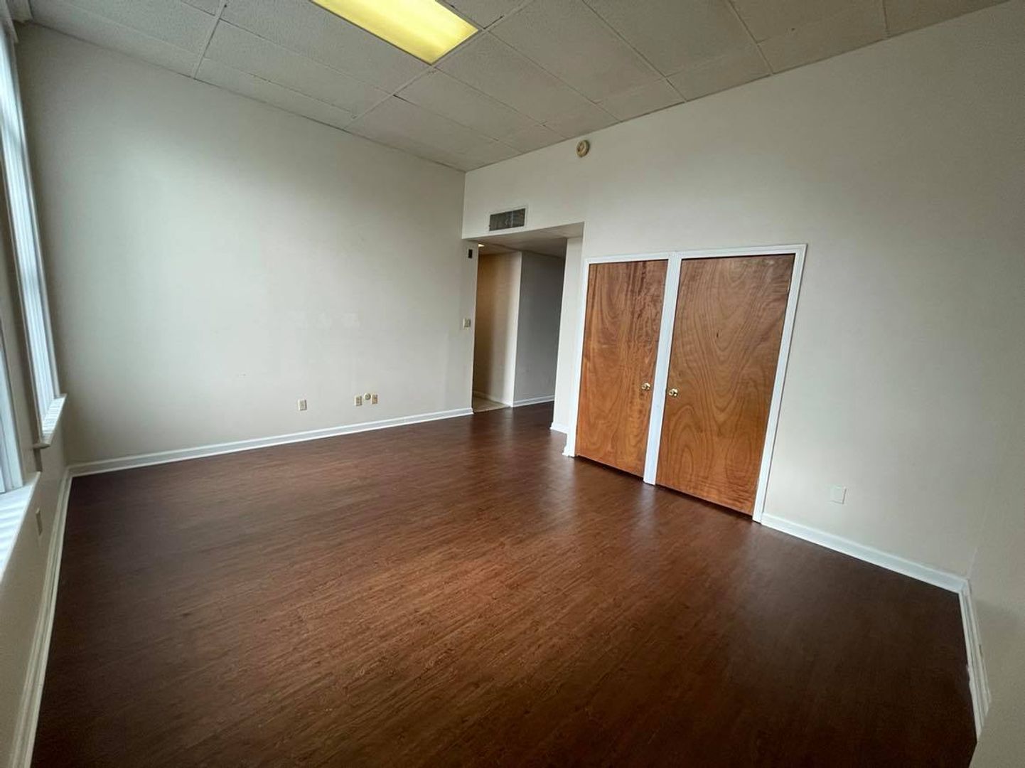 INDIANAPOLIS Apartment: 1350 N MERIDIAN STREET