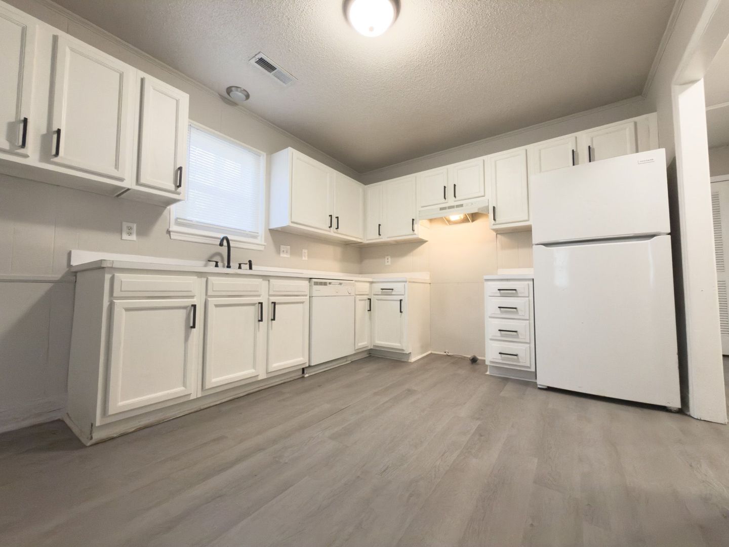 Charleston Apartment: 836 White Oak Dr