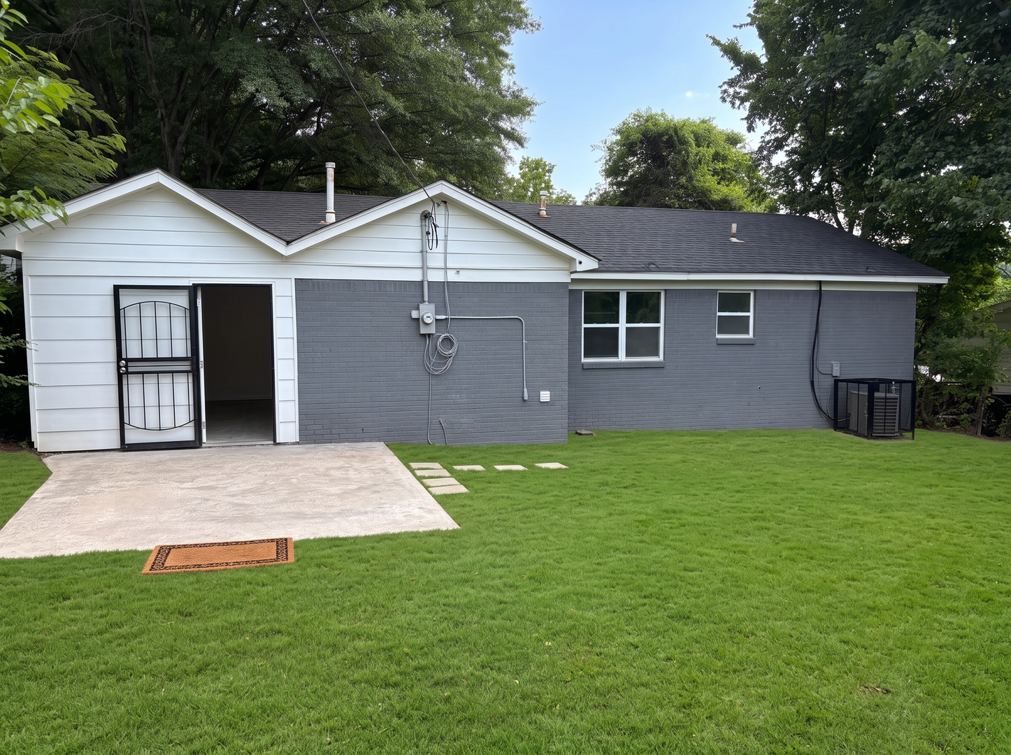 Memphis House: 812 Leacrest Ave