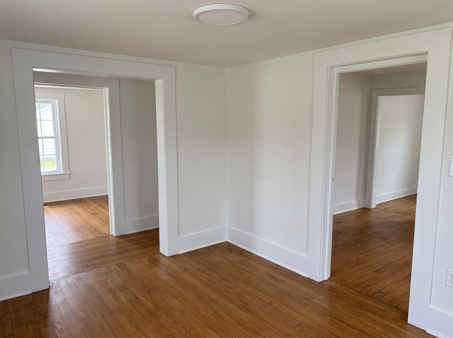 1149 Raymond St 4 of 8