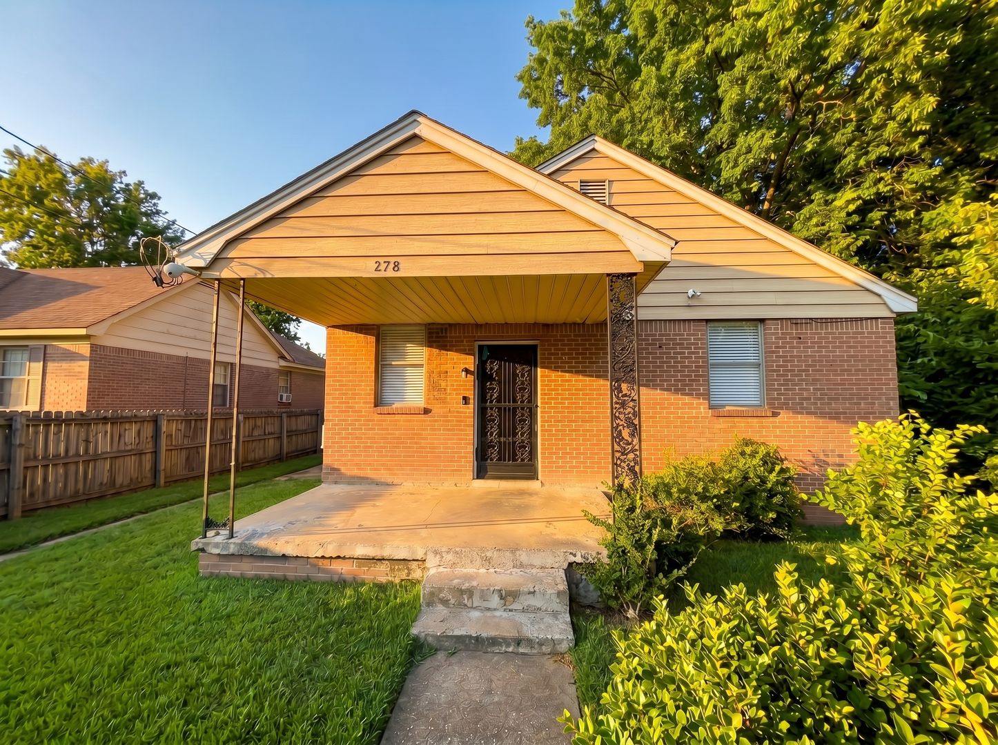 Memphis House: 278 Hewlett Rd