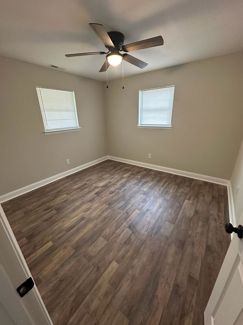 1537 N Avalon Cir 3 of 8