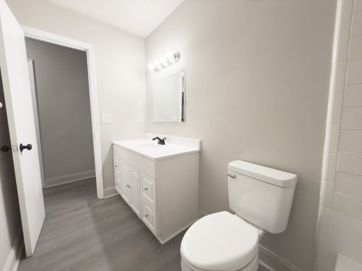 Spacious 2BR Apartment in West Ashley | 1,023 SF | Available Now – photo 1